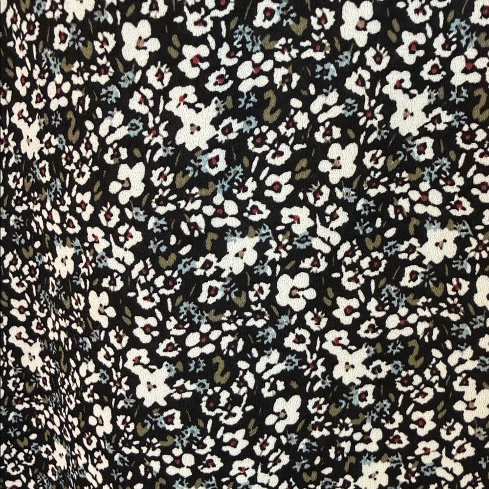 Loft Women's Black Floral Short-Sleeve Blouse - Picture 3 of 4